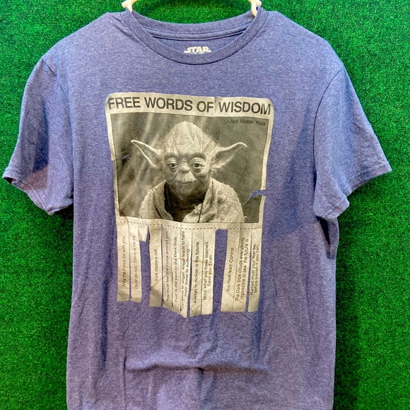 Medium Disney Star Wars yoda t shirt